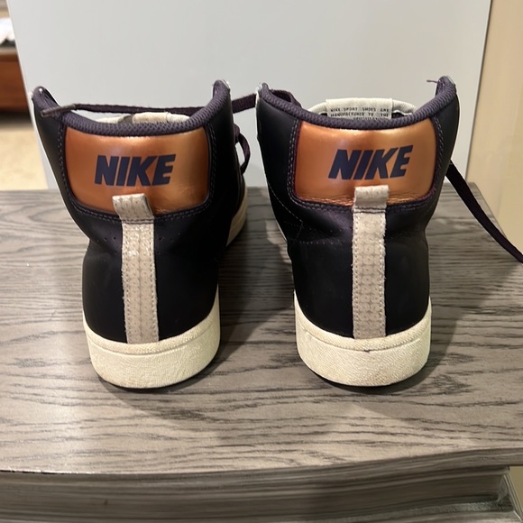 Nikes - Picture 3 of 4